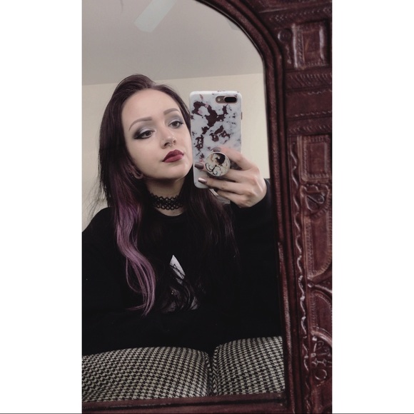 Meet your Posher, Liz - Picture 1 of 2